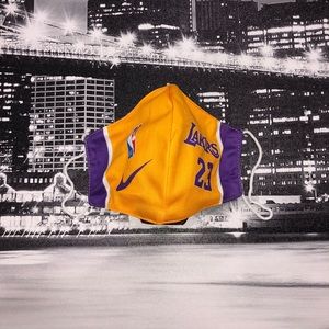 Lakers mask 23